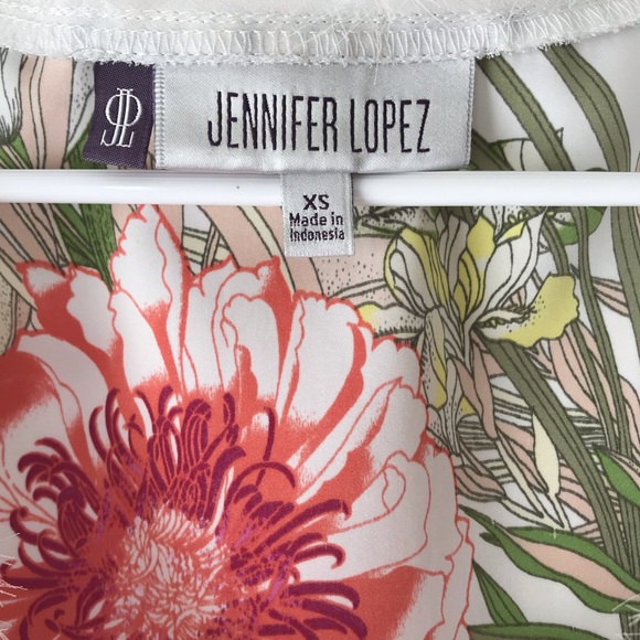 Gorgeous Floral Tank - Picture 2 of 4